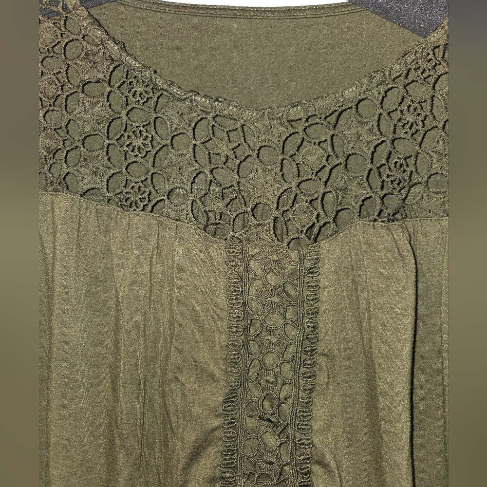 Women's Olive Green Crochet Short Sleeve Top.  Size 2XL. - Picture 5 of 10